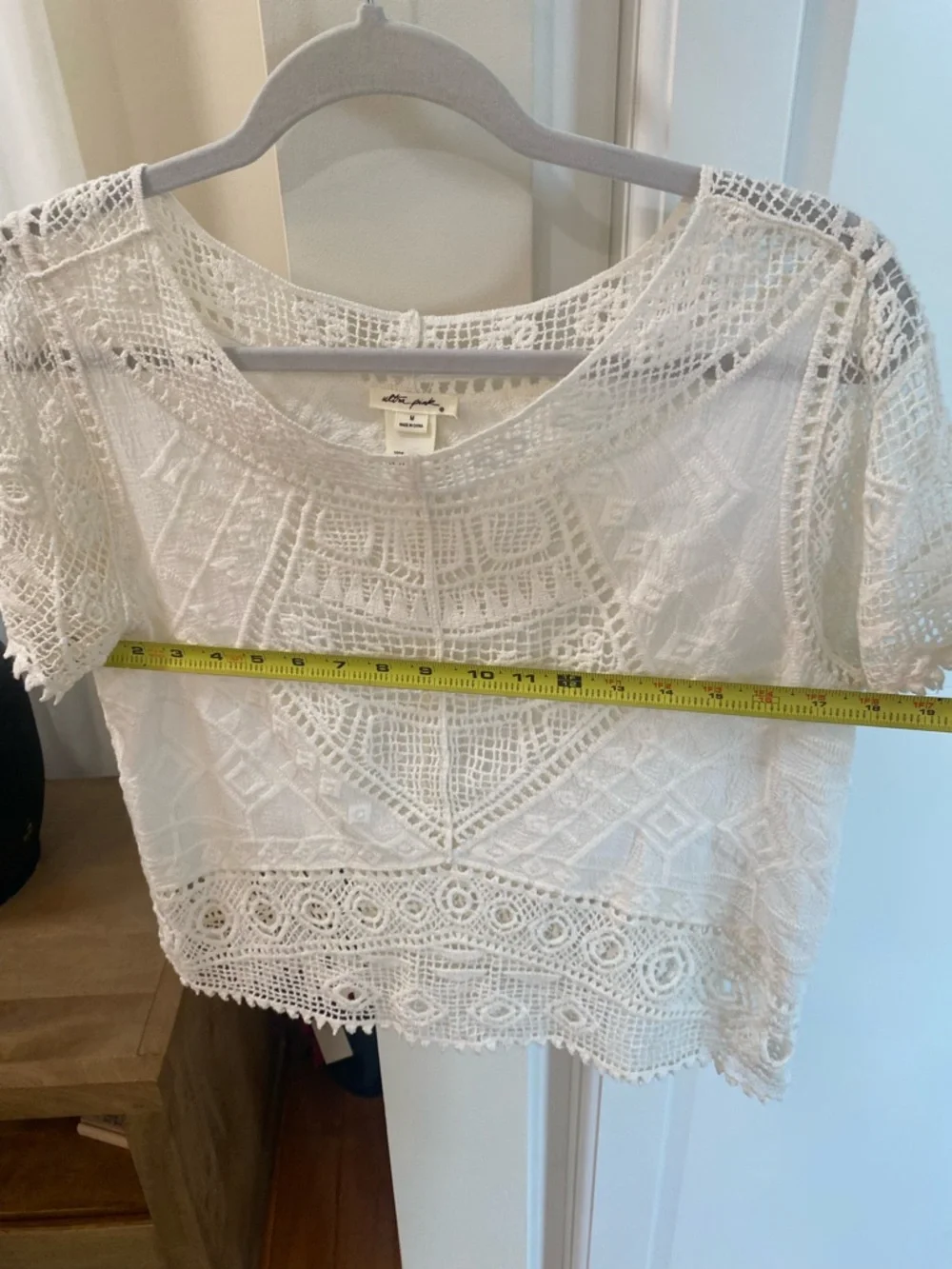 Ultra pinkCrochet Lace Short Sleeve Top in Cream - Picture 4 of 5